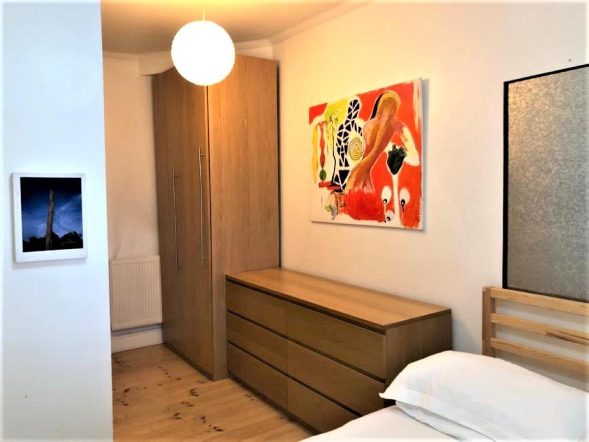 Splendid 1 Bedroom Flat + Terrace London Exterior foto