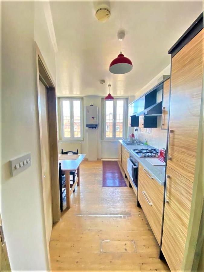 Splendid 1 Bedroom Flat + Terrace London Exterior foto