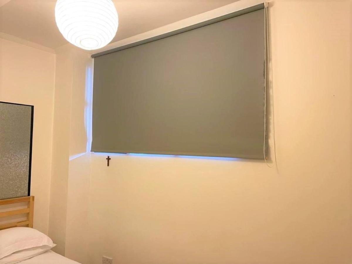 Splendid 1 Bedroom Flat + Terrace London Exterior foto
